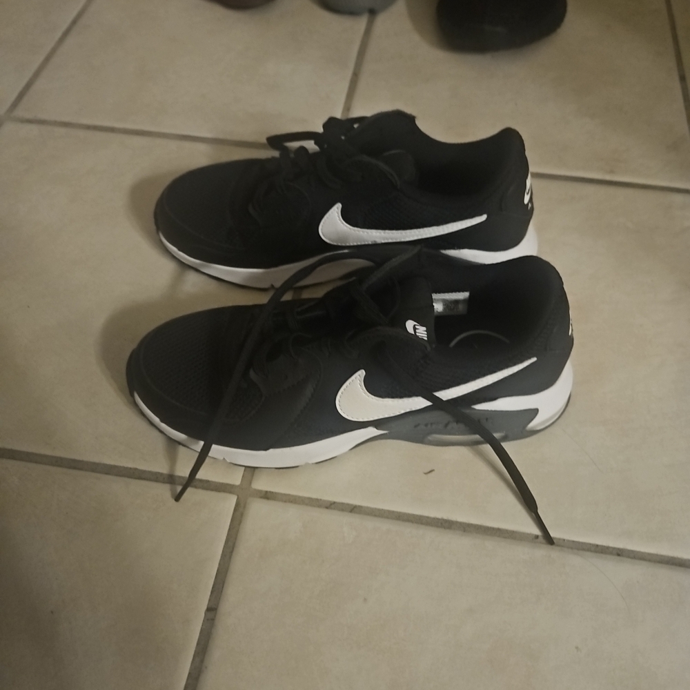 Nike AIRMAX Black and White SHOES